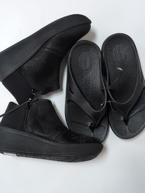 OOFOS Black Ankle Booties & Flip Flops Set